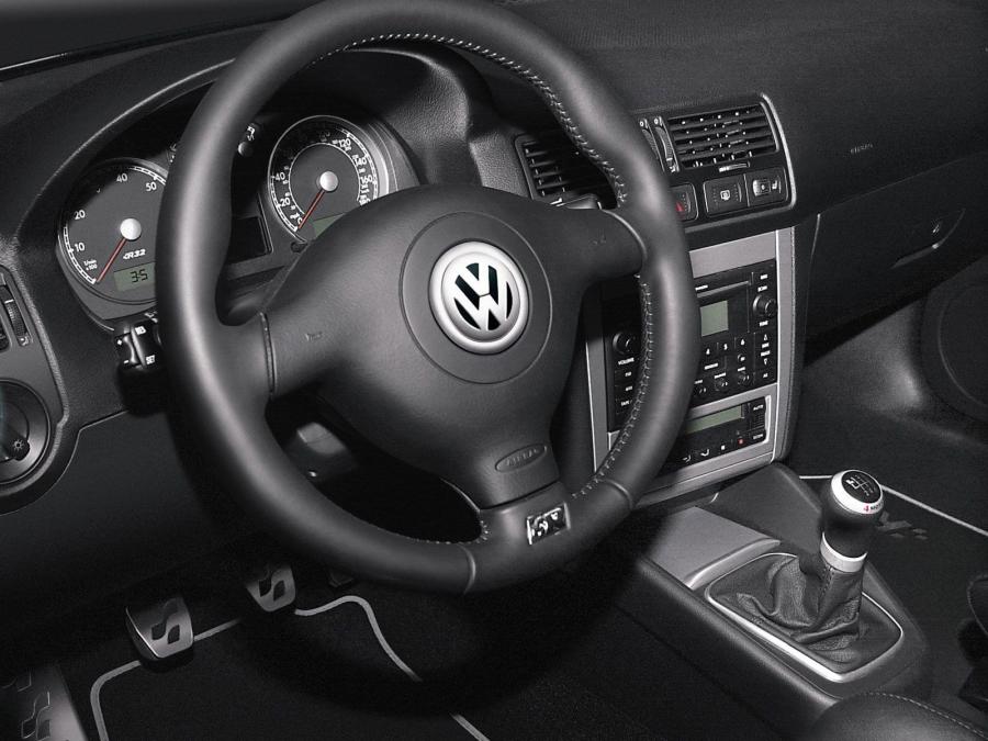  Volkswagen Golf R32 2004 года  (фото 3 из 12)